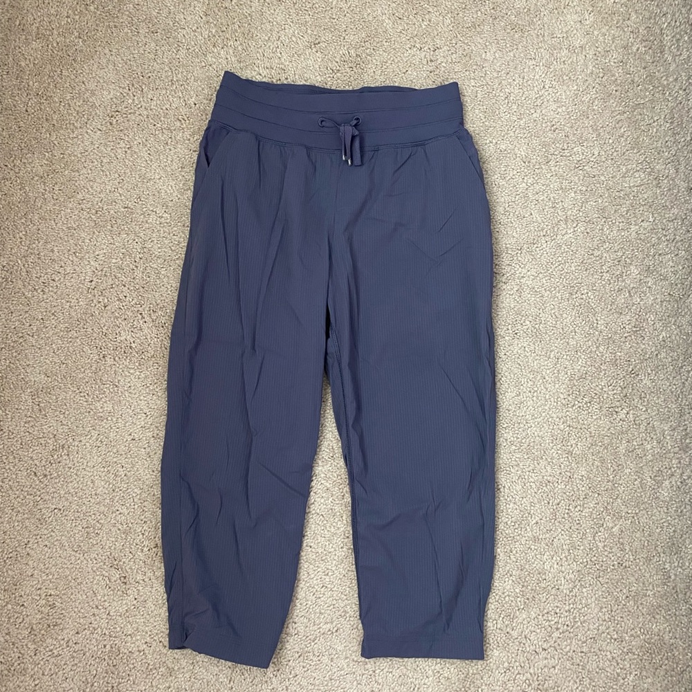 Cropped Lululemon pants